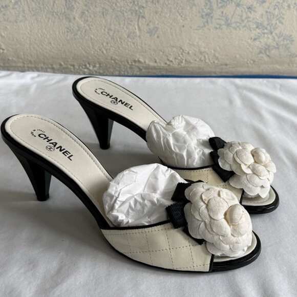 CHANEL 2007 Cruise Camellia Quilted Leather Mules Heels - Picture 3 of 16